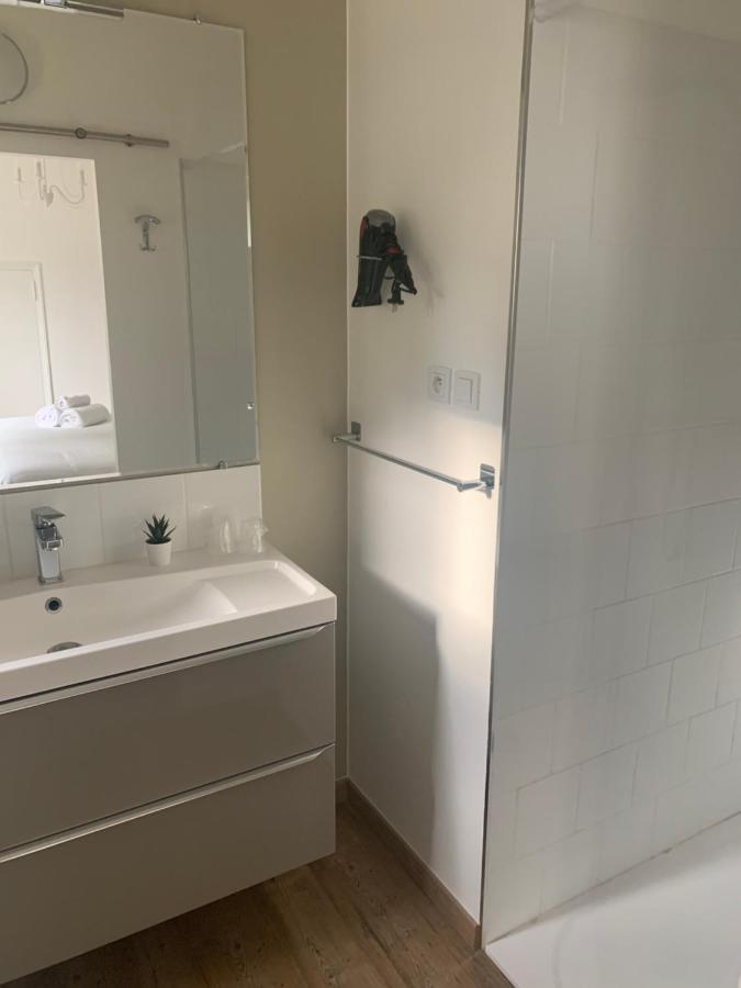 Le Patio, chambres d hôtes pour adultes en Camargue, possibilité de naturisme à la piscine, Aimargues Exterior foto