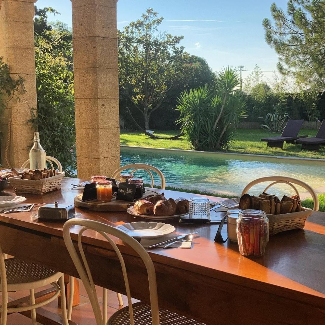 Le Patio, chambres d hôtes pour adultes en Camargue, possibilité de naturisme à la piscine, Aimargues Exterior foto